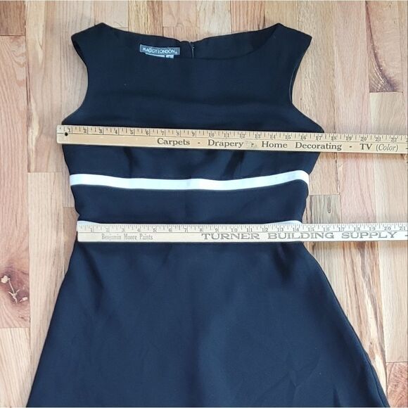 Maggy London Classic Boat Neck Little Black Dress 6 - Picture 3 of 6